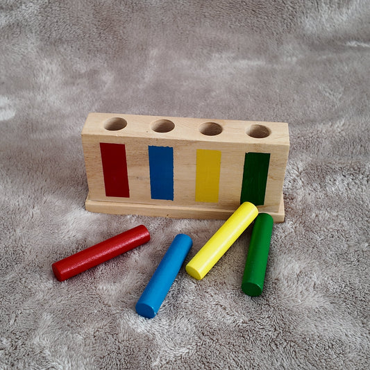 Zıplayan Çubuklar ile Keşfederek Öğrenme: Bebekler İçin Montessori İlhamlı Bir Oyun Deneyimi